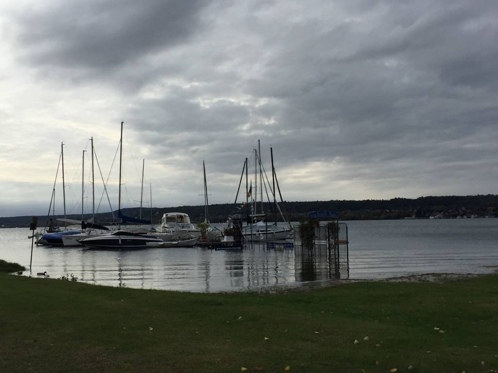 Il lago dopo la pioggia ad Angera e Ranco