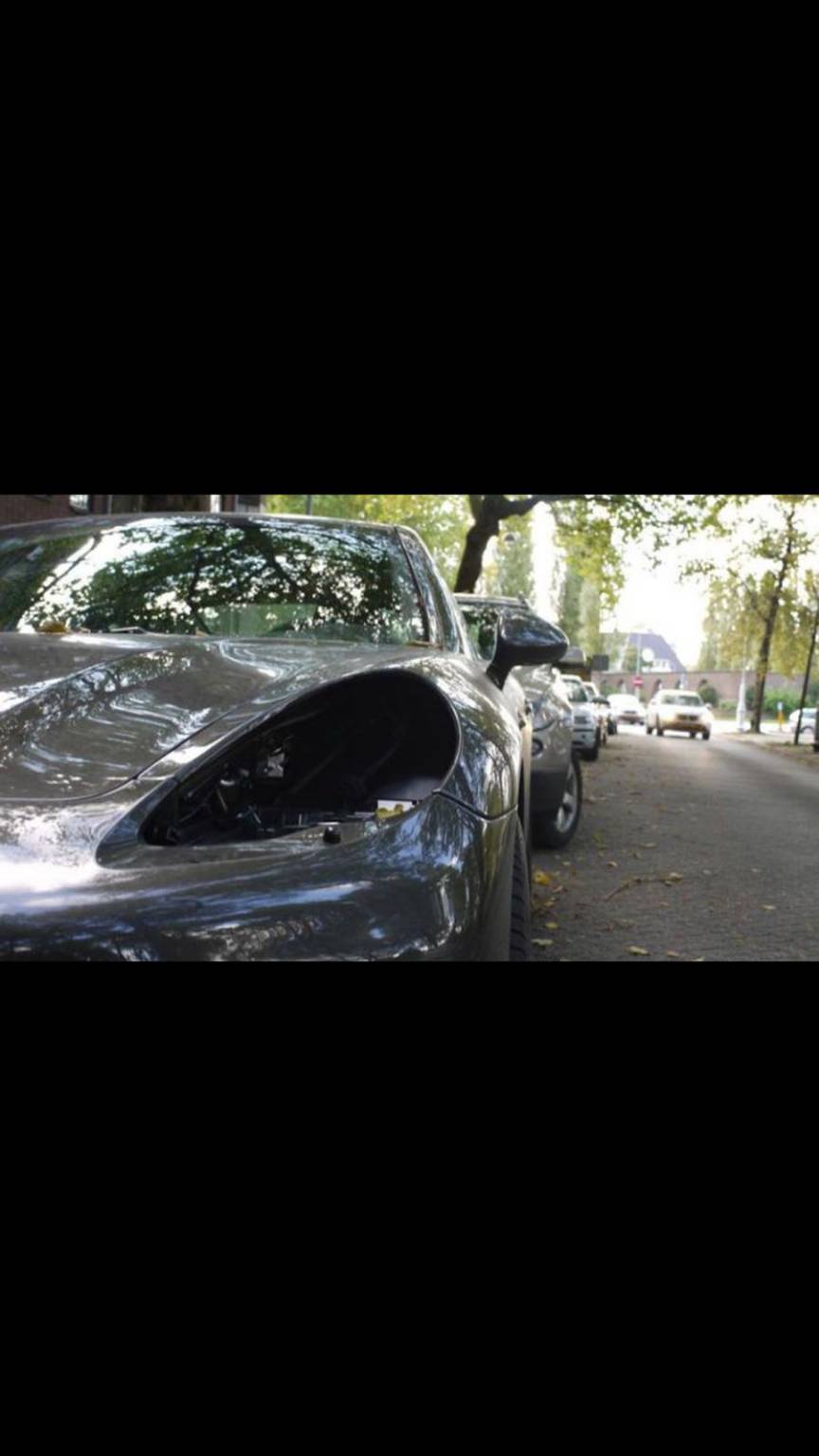 Ladro di fari di Audi e Porsche stresa