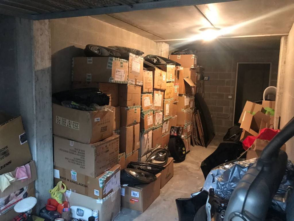 Ladro di fari di Audi e Porsche stresa