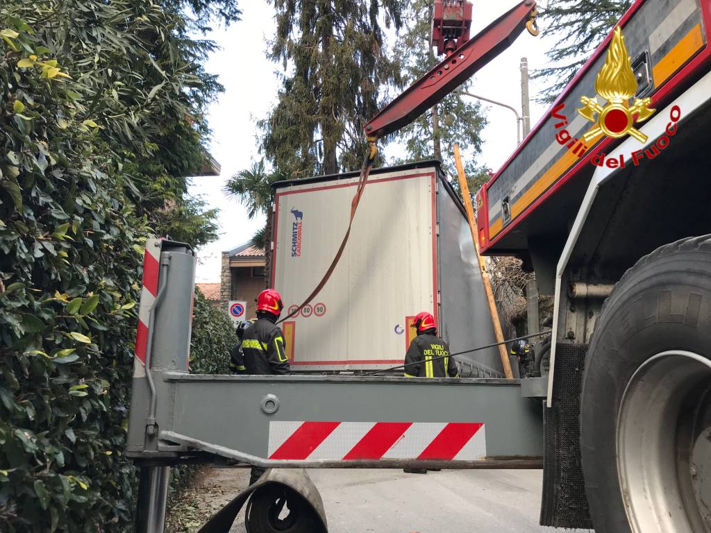 Il camion si incastra per \"colpa\" del navigatore