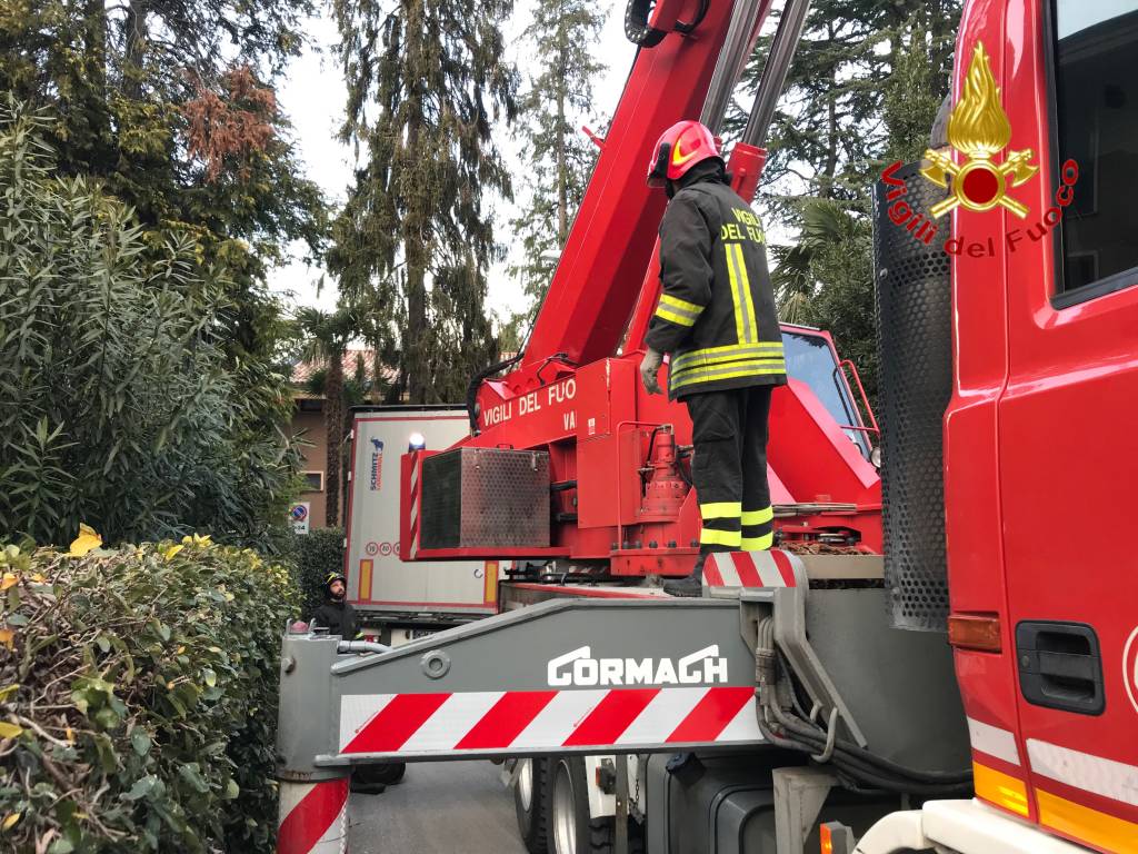 Il camion si incastra per \"colpa\" del navigatore