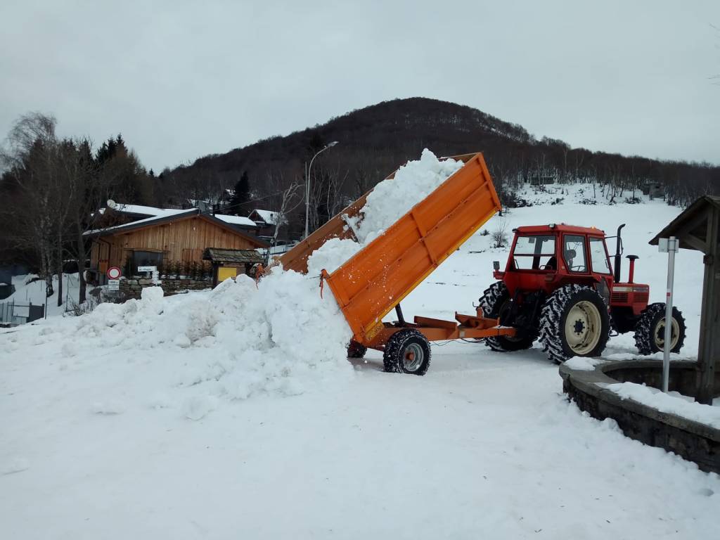 Forcora, la neve del “parcheggione” posata sulle piste