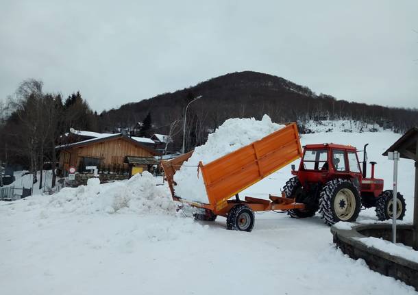 Forcora, la neve del “parcheggione” posata sulle piste