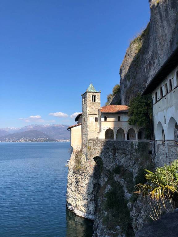 Eremo di Santa Caterina del Sasso, i frati