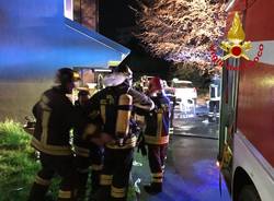 Incendio a Luino, vigili del fuoco inazione