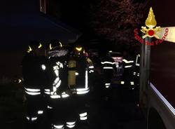 Incendio a Luino, vigili del fuoco inazione