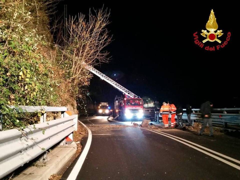 L\'autoscala dei vigili del fuoco volontari di Luino