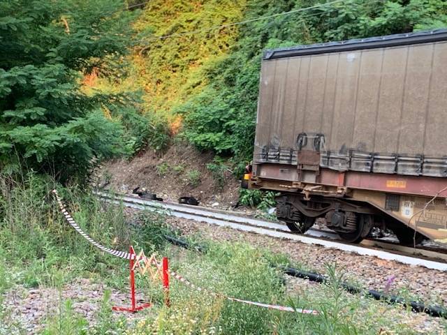 auto travolta da treno merci