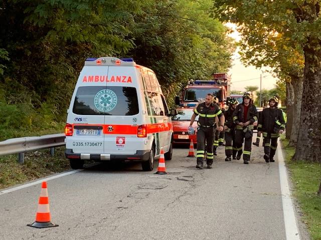 Auto travolta da treno merci