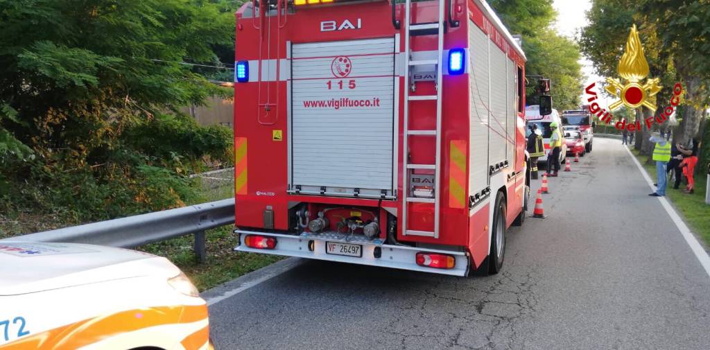 Auto travolta da treno merci
