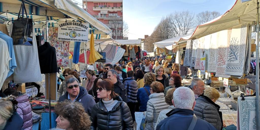 Gli Ambulanti di Forte dei Marmi a Angera 2019