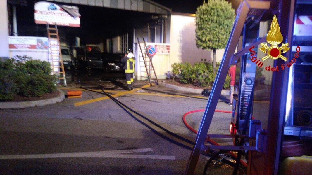 incendio autofficina germignaga
