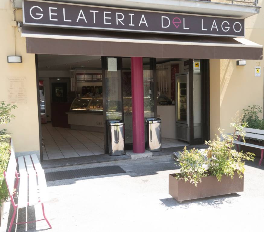 La gelateria del lago di Sesto Calende