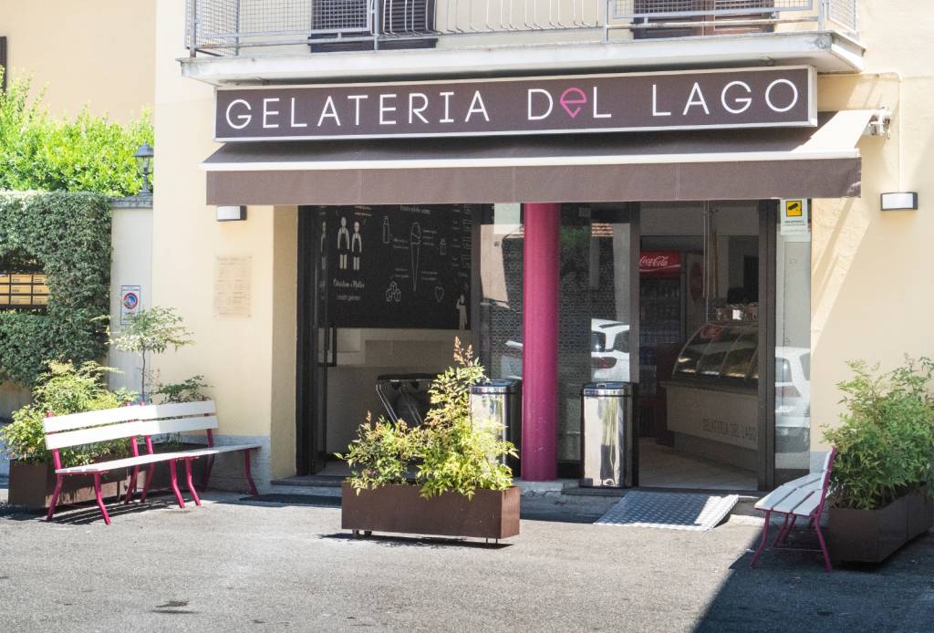 La gelateria del lago di Sesto Calende