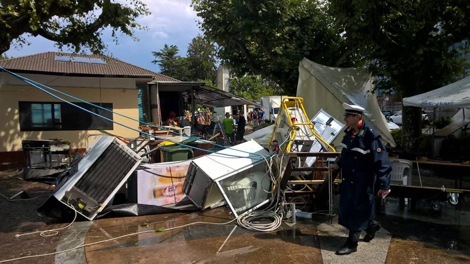 Porto Valtravaglia, il maltempo scoperchia il capannone della pro loco