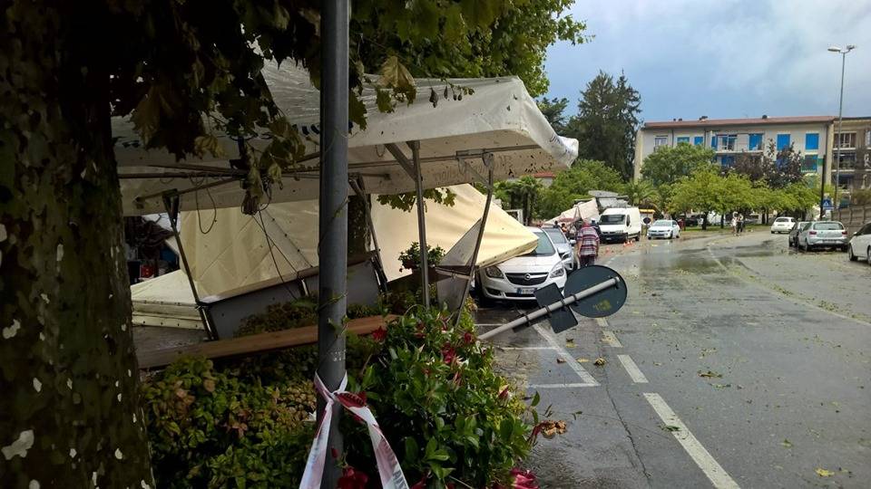 Porto Valtravaglia, il maltempo scoperchia il capannone della pro loco 