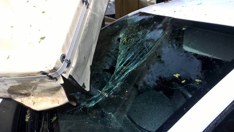 Porto Valtravaglia, il maltempo scoperchia il capannone della pro loco 