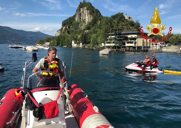 ricerca persona vigili del fuoco lago maggiore