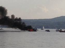 Barca va a fuoco a Lisanza