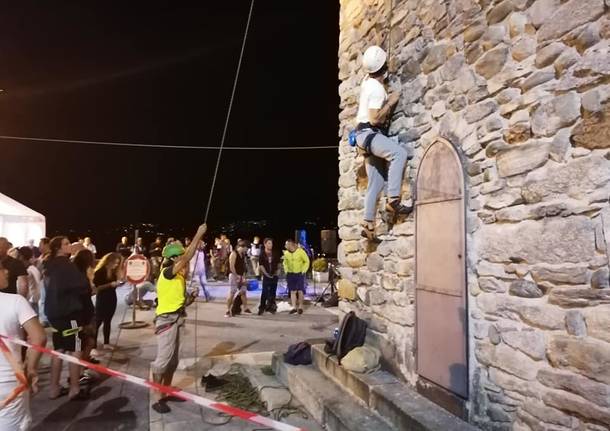 L'arrampicata sul campanile di Taino