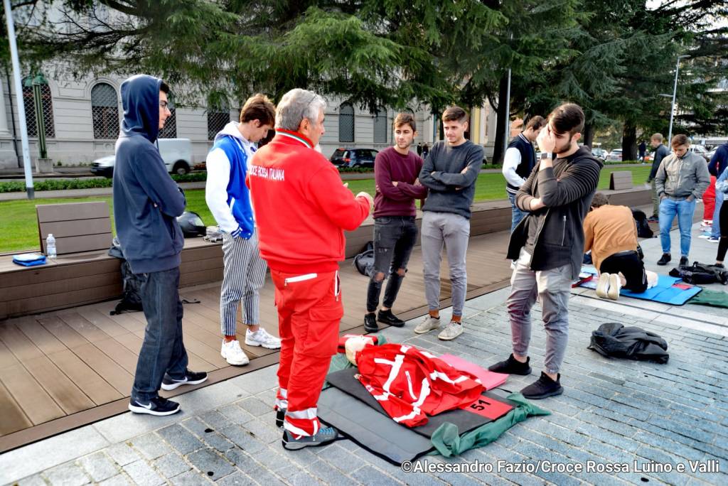 "Noi ci siamo!", più di cento postazioni a Luino per imparare a rianimare