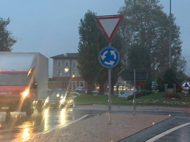 Il viaggio dei frontalieri passando dalla statale 394