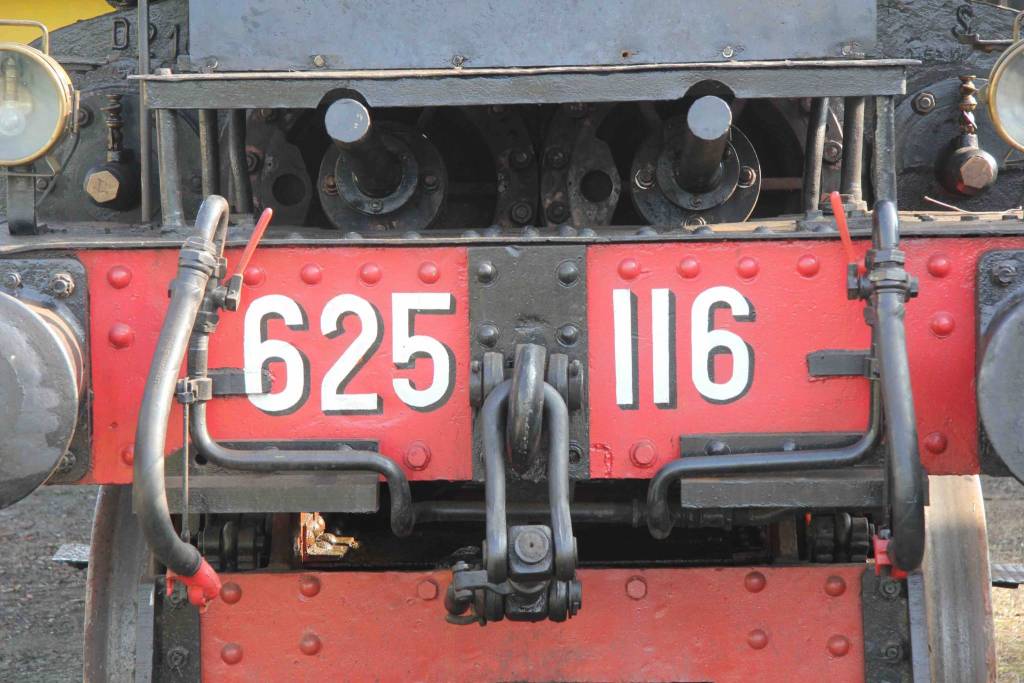 Il treno a vapore arriva a Luino