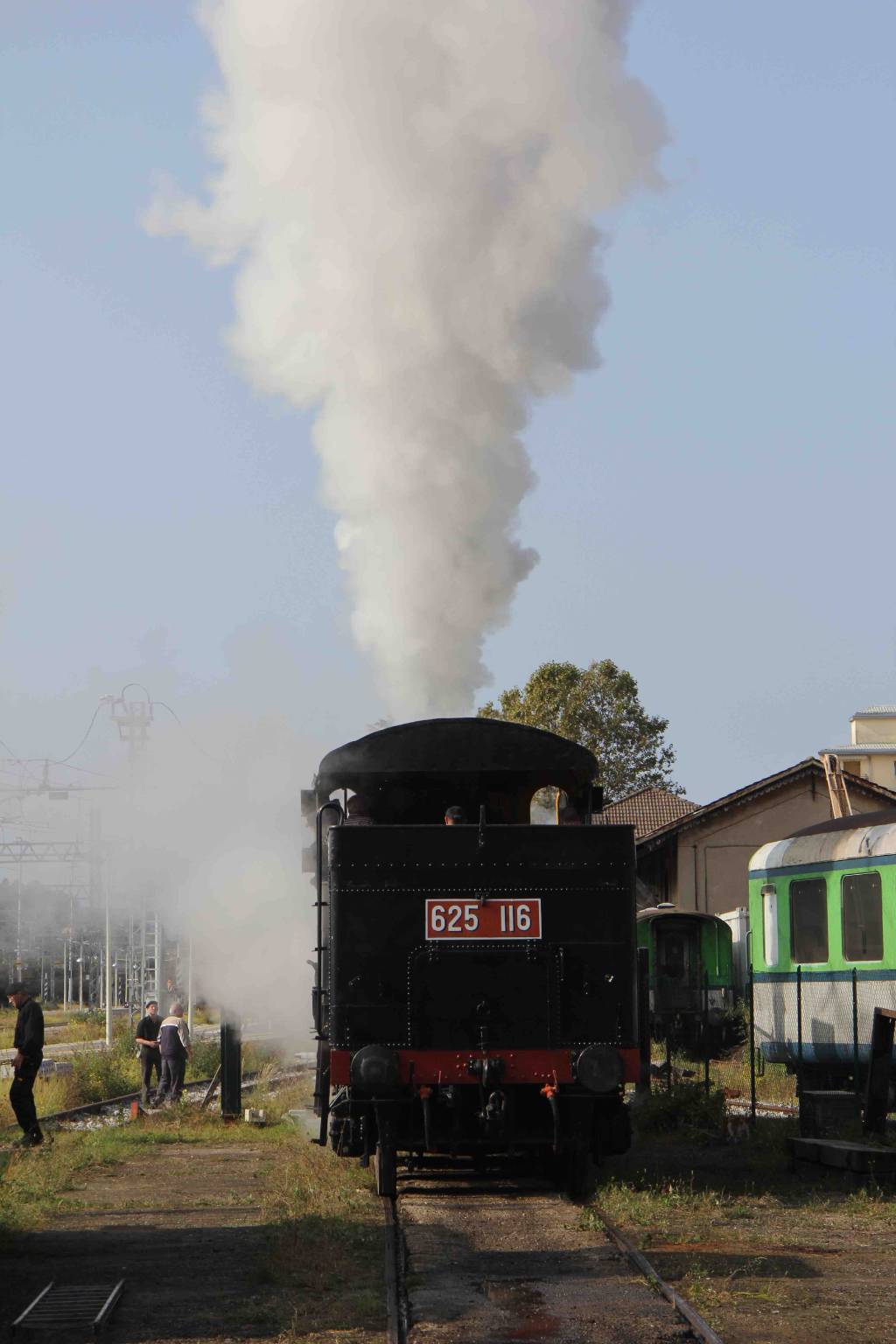 Il treno a vapore arriva a Luino