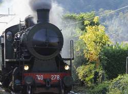 Il treno a vapore arriva a Luino