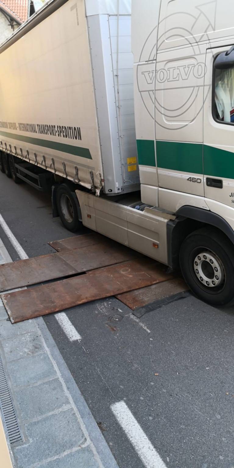 Tir incastrato Ranco