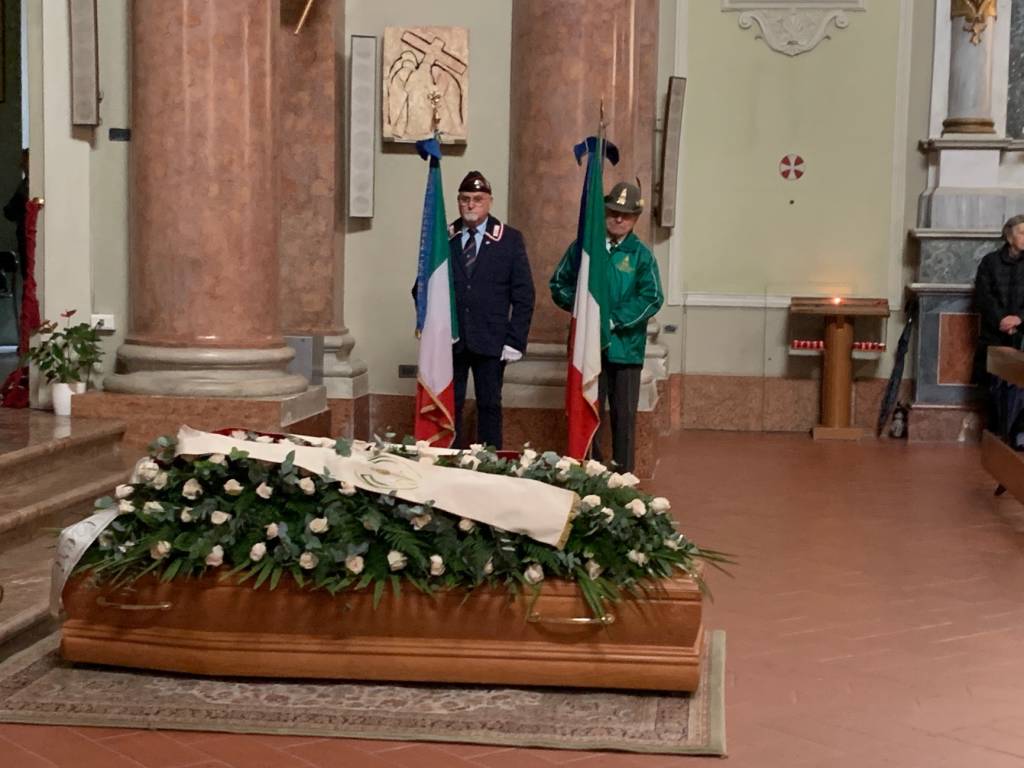 Luino: funerale don Giorgio Marelli