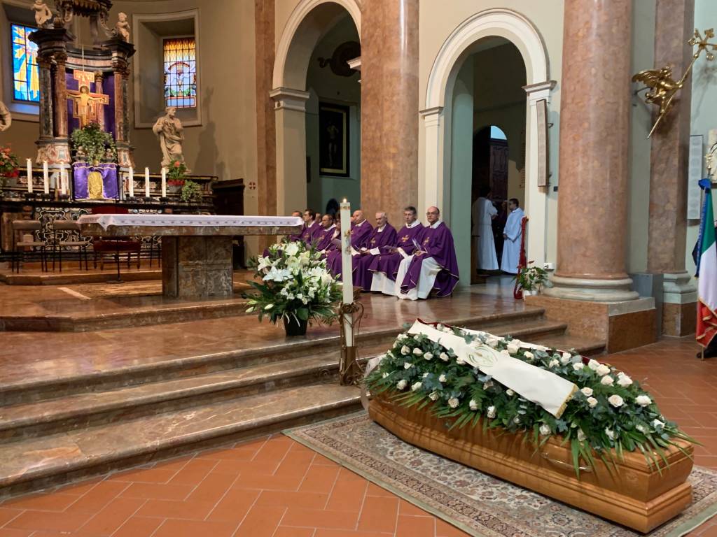 Luino: funerale don Giorgio Marelli