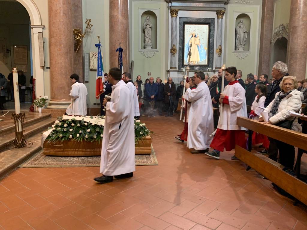 Luino: funerale don Giorgio Marelli