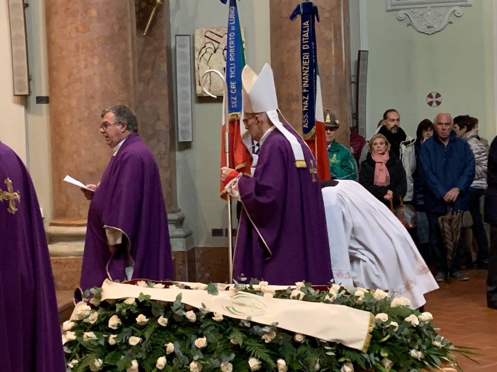 Luino: funerale don Giorgio Marelli