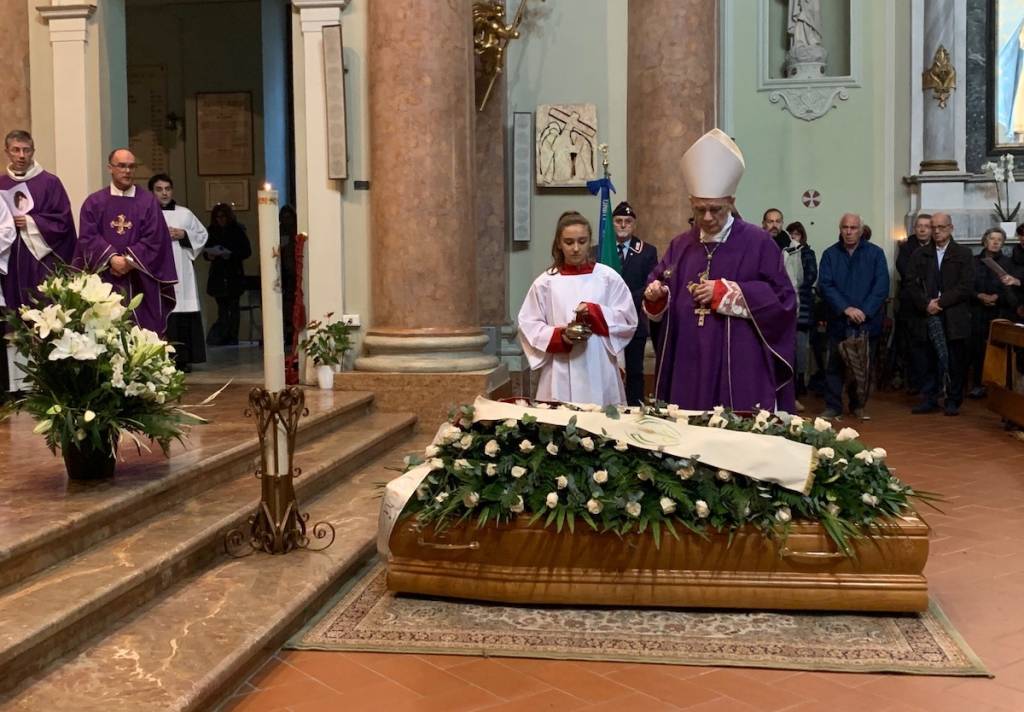Luino: funerale don Giorgio Marelli