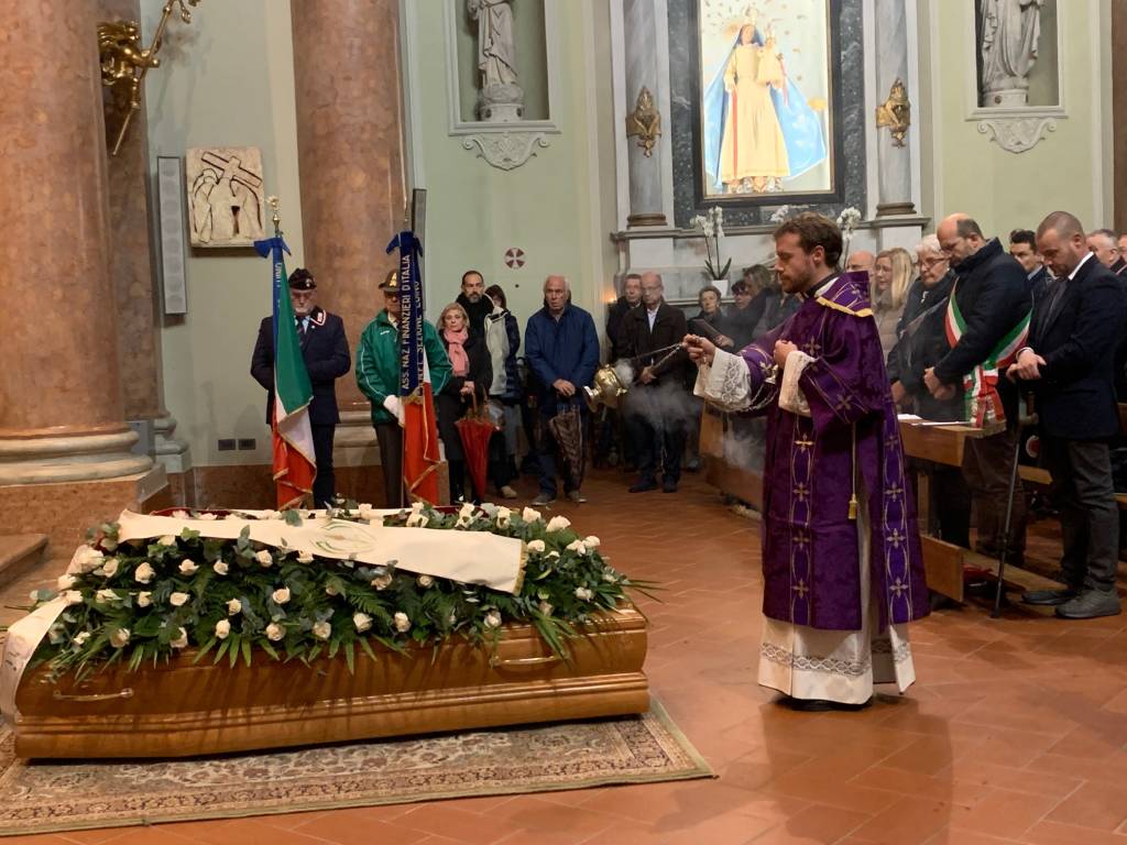 Luino: funerale don Giorgio Marelli