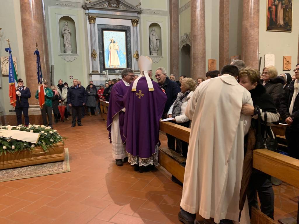 Luino: funerale don Giorgio Marelli