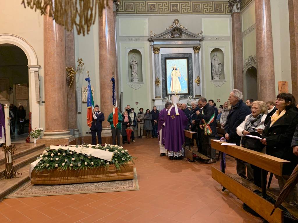 Luino: funerale don Giorgio Marelli
