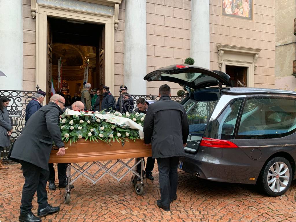 Luino: funerale don Giorgio Marelli