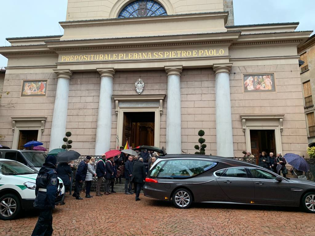 Luino: funerale don Giorgio Marelli