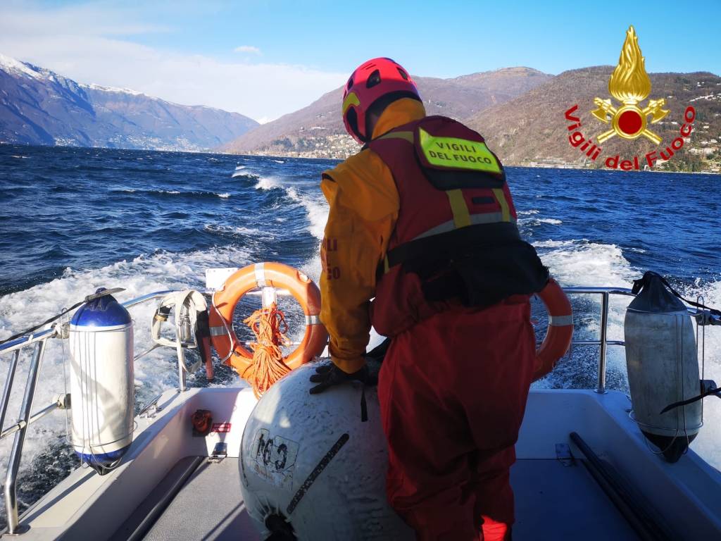 vigili del fuoco acqua lago maggiore
