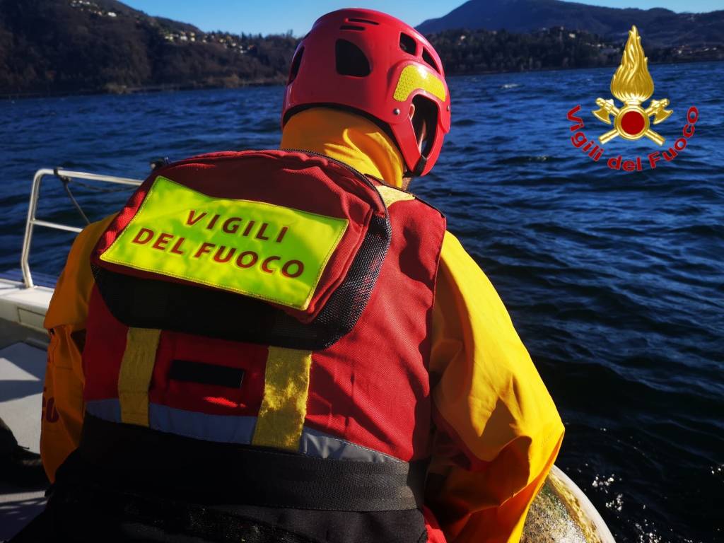 vigili del fuoco acqua lago maggiore