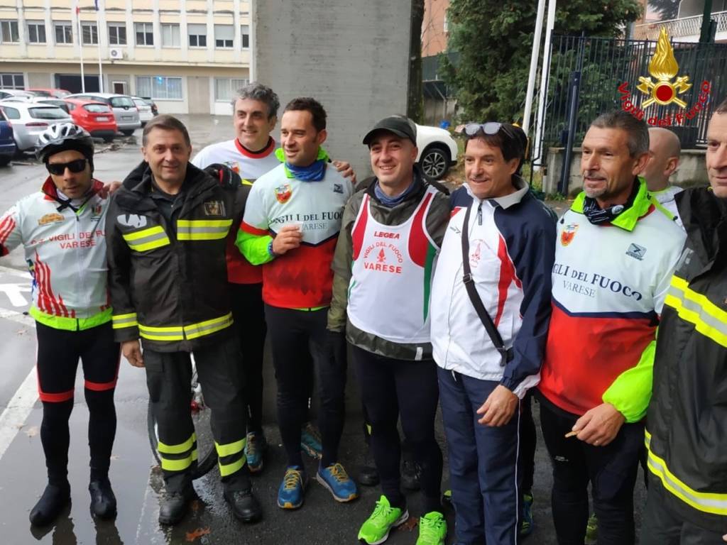 Vigili del fuoco di corsa da Luino a Saronno