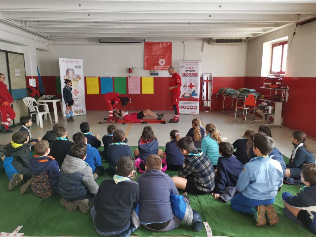 Scout del Luinese incontrano la Croce Rossa 