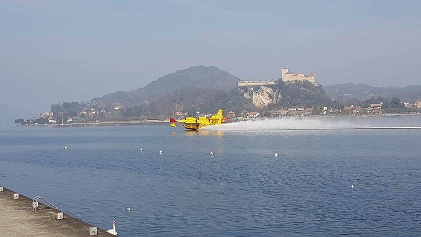 Canadair in azione a Sesto Calende