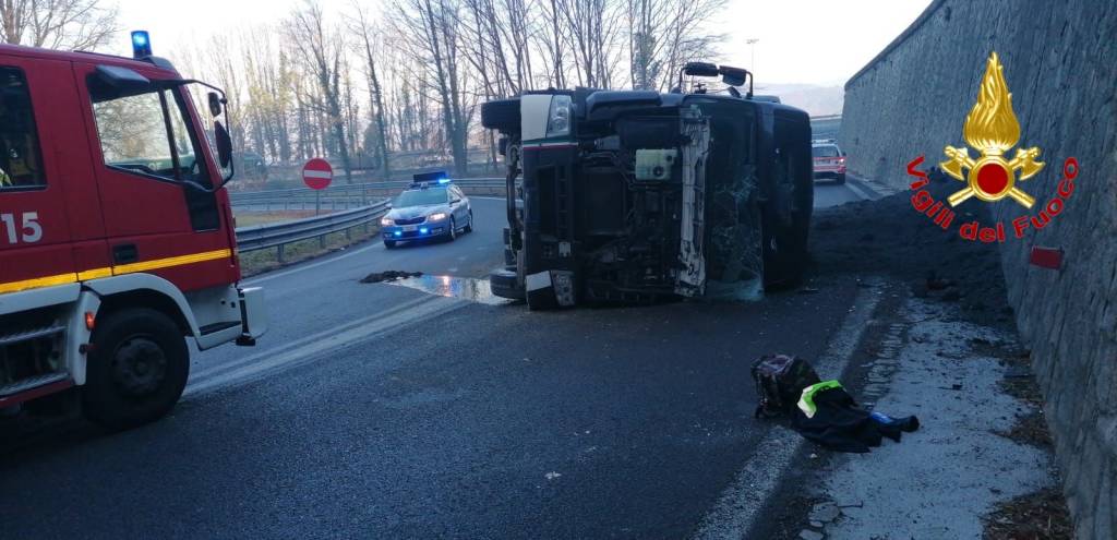 Incidente A26 arsago Seprio - foto dei vigili del fuoco
