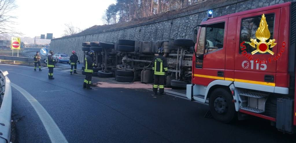 Incidente A26 arsago Seprio - foto dei vigili del fuoco