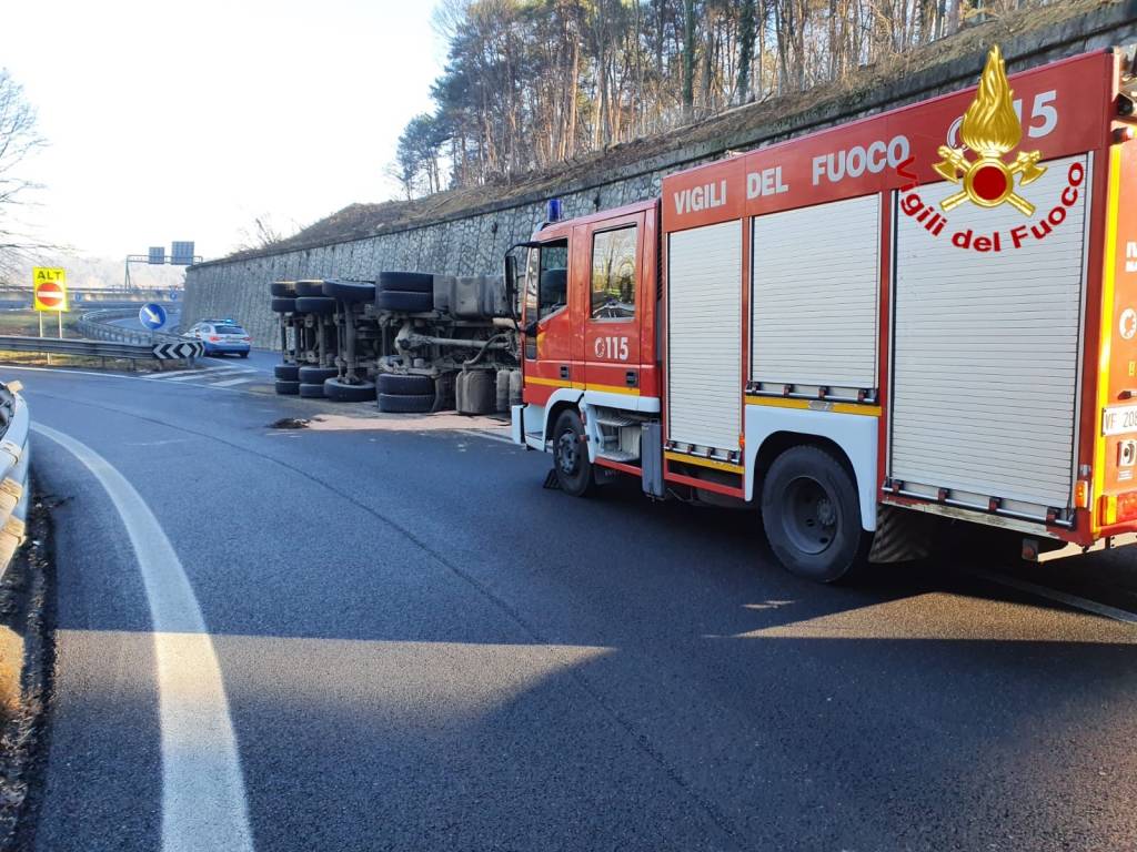 Incidente A26 arsago Seprio - foto dei vigili del fuoco