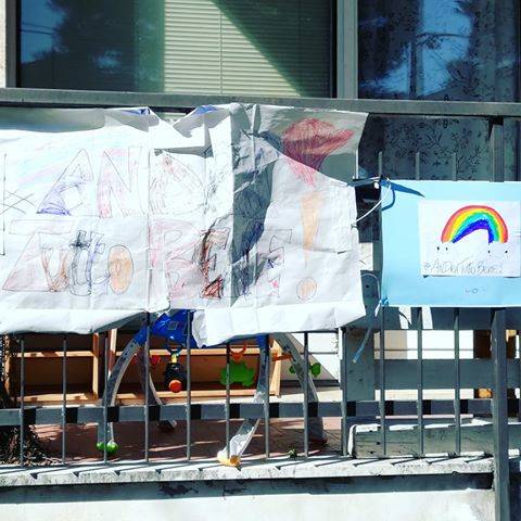 I balconi con i disegni dei bambini