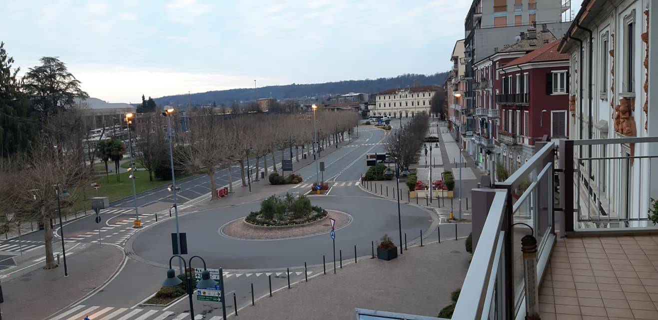 Le foto di Arona deserta